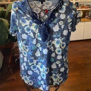 🥸🥸🥸3 for 12$🥸🥸🥸Floral Burnout Lace Front Shirt